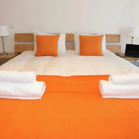 Da Ponte Flats - Orange Apartment *